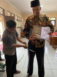 Pembelian Seragam Pemkal Baju  Putih Hitam & Keki