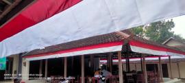 Pengibaran Bendera Merah Putih Sebagai bentuk penghormatan dan meningkatkan rasa cinta tanah air 