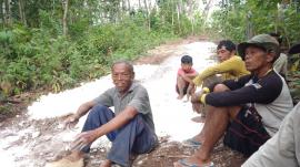 Gotong Royong Warga Ngasem RT.07/02 Membangun Jalan Tani